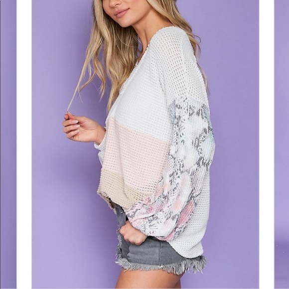 Color Blocked Top - Picture 5 of 8